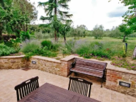 Idyllic guest house in Tuscan country house style with swimming pool シナルンガのホテル