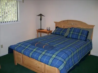 Nicely Updated Condo Across From Hyatt!