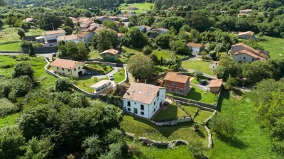 Llanes, 6 double rooms with bathroom Hotels near San Roque del Acebal