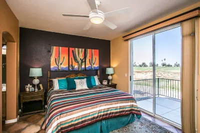 EXCEPTIONAL Luxury condo- Golf course view Wonderful Sunsets Hotels near Metro by T-Mobile
