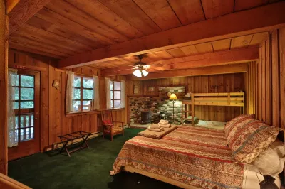 The Dirtyface Mountain Lodge Cup#1596Rustic Charm, Minutes to Leavenworth, Pool Hotels near Chiwawa Sno-Park