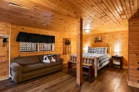 3 minutes to parkway!! Hot tub!! Flat driveway!!