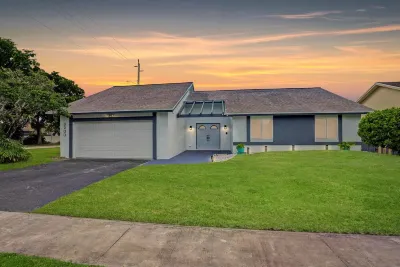 Fabulous 3/2 Home in Ft Lauderdale suburb. Hotels near Central Broward Park & Broward County Stadium