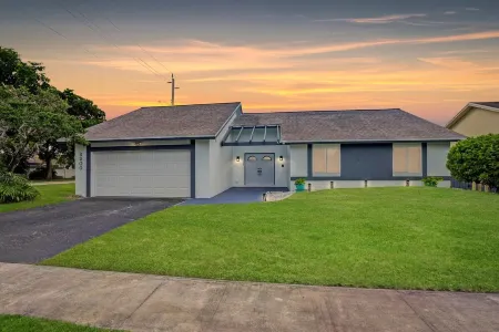 Fabulous 3/2 Home in Ft Lauderdale suburb. Отели рядом с достопримечательностью «Сентрал Бровард Риджинал Парк энд Стадиум»