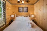 Relaxing cabin getaway only minutes from the Blue Ridge Parkway. Pet friendly!