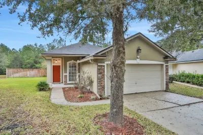 ~Spacious 4/2 in Oakleaf, pet friendly