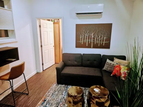 Downtown Stay at the Blue Tiny Twin