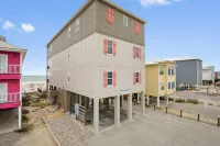 Gulf Front House on W. Beach, 9/9 Bath, with Pool, Sleeps 34. Pet Friendly!