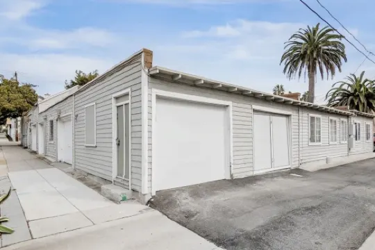 Cozy 1BR Bungalow by the beach, coffee, and dining