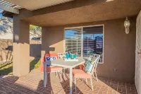 New! Cozy Modern Pool Home, Close to Downtown and The Strip