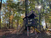 Quirky cabin retreat on 4 acres w spa, arcade rm, art&book loft -- near Hershey