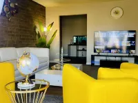 Spacious 2Br Apartment w/ Balcony • Free Parking • Near Upmc Hotels in Monroeville