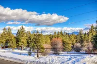 Condo w/ Beautiful Mountain View. Steps from Ski/Trails. Donner Lake. EV outlet