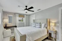 Hobe Sound Retreat - Bike 2 Beach - Brand NEW - Classic Palm Beach Coastal Decor