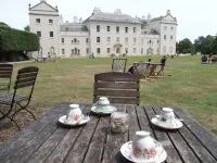 Fowey Apartment With Outdoor Pool And Gardens In Historic Mansion House