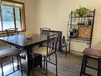 A full 2-bedroom apt with free WiFi, AC in Oshkosh- a short distance to EAA!