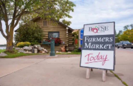 Cozy cottage on beautiful Lake Charlevoix