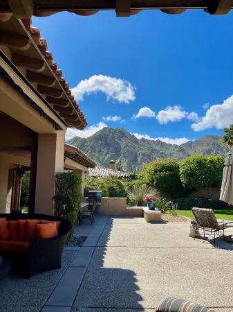 Amazing 5 bedroom Indian Wells Country Club home with private backyard! Отели рядом с достопримечательностью «Индиан-Уэллс Теннис Гарден»