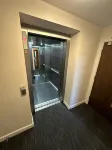 Luxury modern Apt with parking on Leigh Broadway