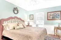 Tropical Chalet w/ 3 King Bedrooms. 3 patios, and an Above-Ground Pool!