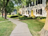 CHAINFERRY, PARK & WATER VIEW ♥️of DOWNTOWN w SEASONAL WATERFRONT POOL-HOT TUB