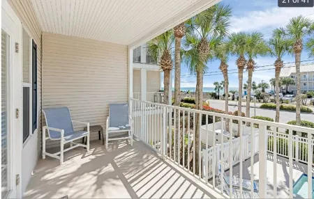 Gorgeous views, sleeps 6, clean, less than 100 steps to beach access.