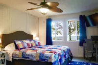 Private Beach on Lake Sleeps 17: Two Cabins