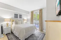 Baytowne Wharf UPDATED Condo: Large Balcony, Private Pool & Gym, Near Beach!