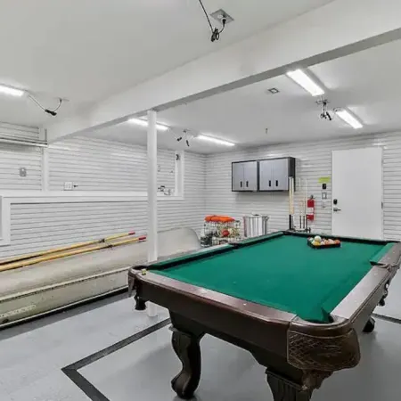 New! Modern Home w/ Spectacular Views +Hot tub