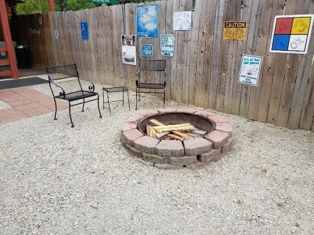 Cute One Room Upstairs Loft just minutes from Bull Shoals Lake & the White River