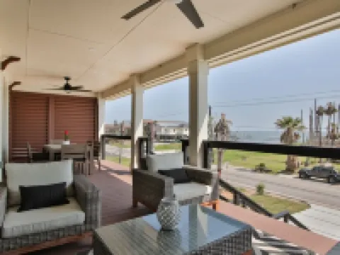 No Agenda!  Beautiful bay views. It's time to relax and have fun. Hotels in Seabrook
