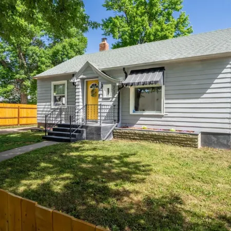 Adorable Downtown Loveland Chalet