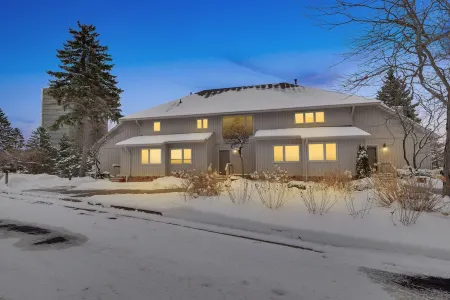 Traverse City/golf/skiing/hiking/winery/snowboard