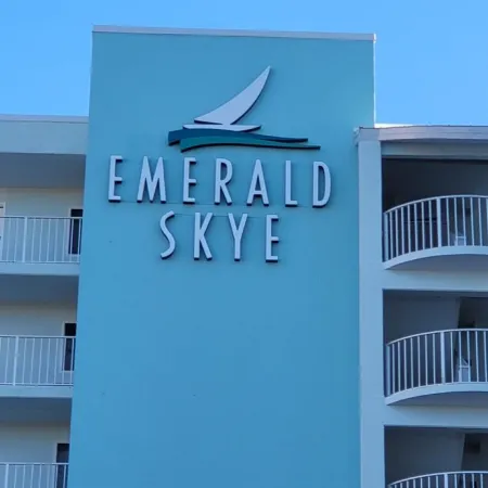 EMERALD SKYE - BEAUTIFUL GULF FRONT CONDO & CLOSE TO EVERYTHING IN ORANGE BEACH!