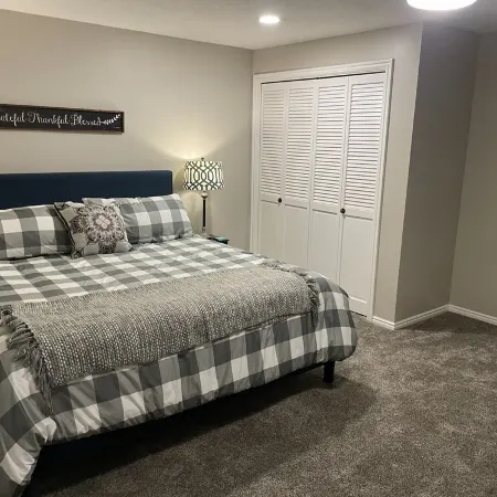 Luxury Basement Apartment with Private Entrance. Play with Farm Animals!