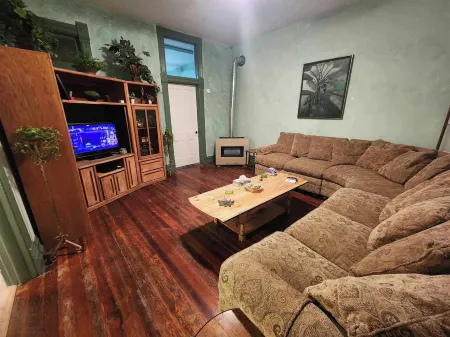 RiverView Lux: 420 Friendly Green Room, with a secret room search Отели в г. Саванна