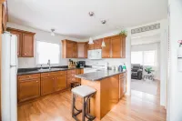 Exclusive Spread | 3 Miles to Downtown | Sleeps 5 Hotels in Midland