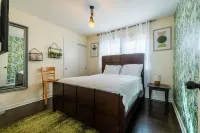 MDRN Kid-Friendly Apt|Charming|Private|Sunny|Fast Wi-Fi| Parking