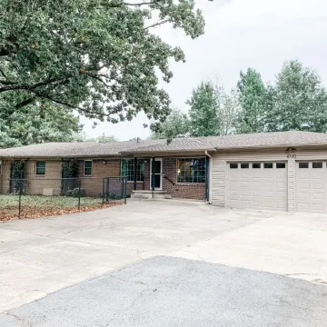 Wonderful Saline County 3-Bed, 4 Bath Off I-30 Lots of Restaurants & Shopping!!!