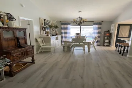European meets Southern Charm in this 3 Bedroom Get Away in Mount Dora Отели рядом с достопримечательностью «Walmart Garden Center»