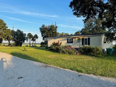 Waterfront Getaway in Port Royal's Historic Old Village Отели рядом с достопримечательностью «Парк Лайв Окс»