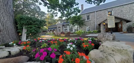 Buckeye Bungalow Charming and cozy cottage, close to everything