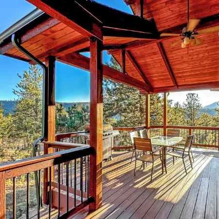 HotTub / Coffee Bar / GameRoom / Indoor Fireplace / Views / Quiet / Washer Dryer