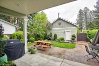 Discover tranquility -under 1 mile to Lake Coeur d'Alene!