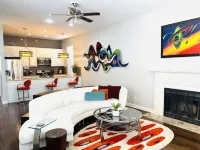 Cozy 2-bedroom townhome with WiFi, AC in charming Kansas City