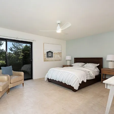 High End Oceanfront Home, a 2 min walk to Beach, Shops, Dining & More in Solana
