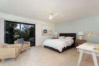 High End Oceanfront Home, a 2 min walk to Beach, Shops, Dining & More in Solana
