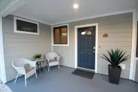 🌴Lush backyard, vaulted open concept, quiet,7 min walk 2 beach, plenty parking! Hotels in Lower Grand Lagoon