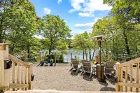 Spectacular Waterfront Pond Views,Hot Tub,Deck, Kayak, Fish Private Dock Dogs OK
