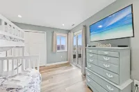 2 BR l 2 BA Condo w/ Large Pool, Large Deck with Bay Views - Quiet Neighborhood